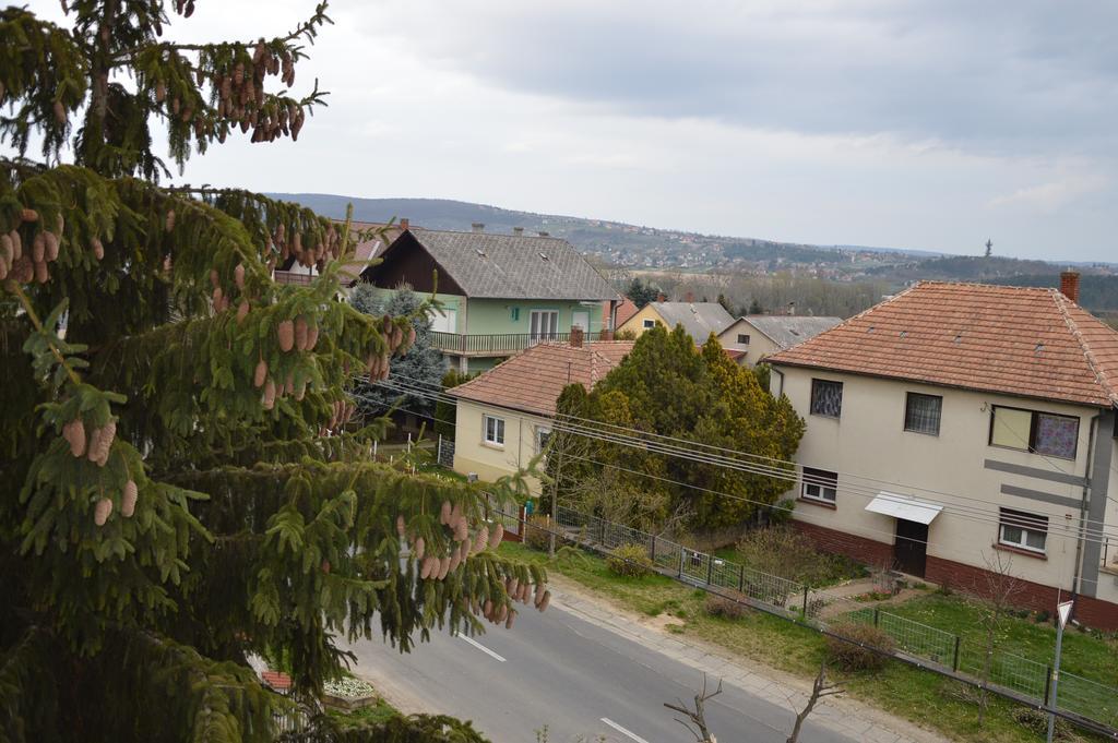 Kristaly Apartman Bed and Breakfast Hévíz Exteriör bild