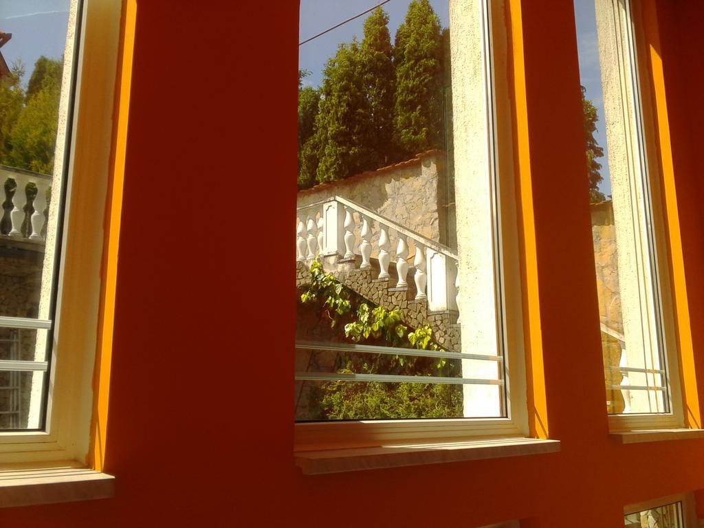 Kristaly Apartman Bed and Breakfast Hévíz Exteriör bild
