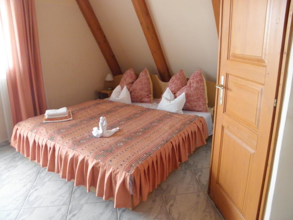 Kristaly Apartman Bed and Breakfast Hévíz Exteriör bild