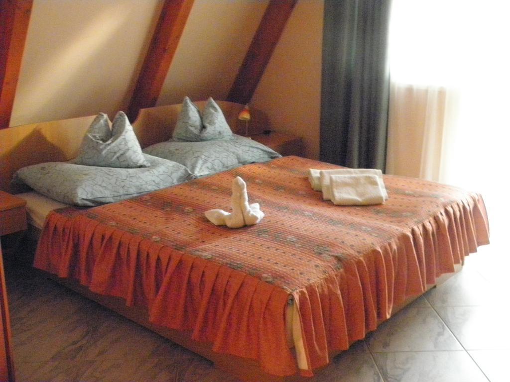 Kristaly Apartman Bed and Breakfast Hévíz Exteriör bild