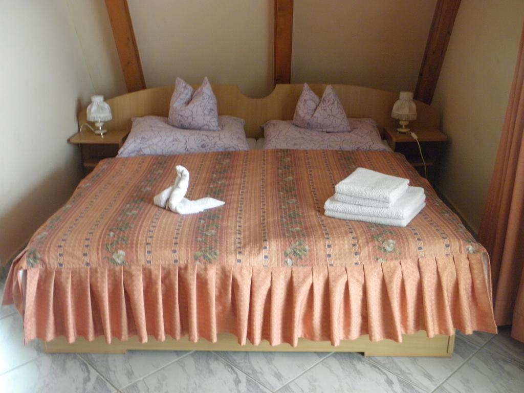 Kristaly Apartman Bed and Breakfast Hévíz Exteriör bild