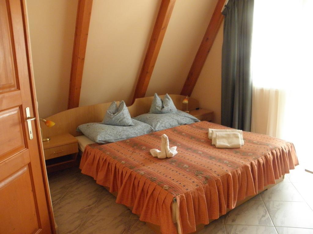 Kristaly Apartman Bed and Breakfast Hévíz Exteriör bild