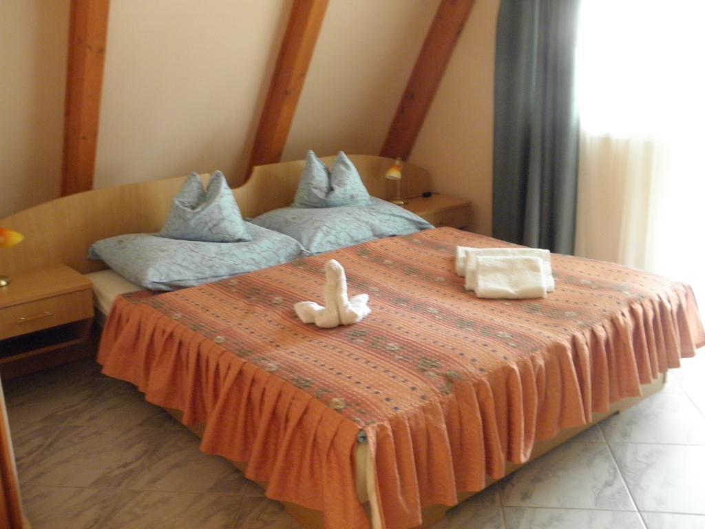 Kristaly Apartman Bed and Breakfast Hévíz Exteriör bild
