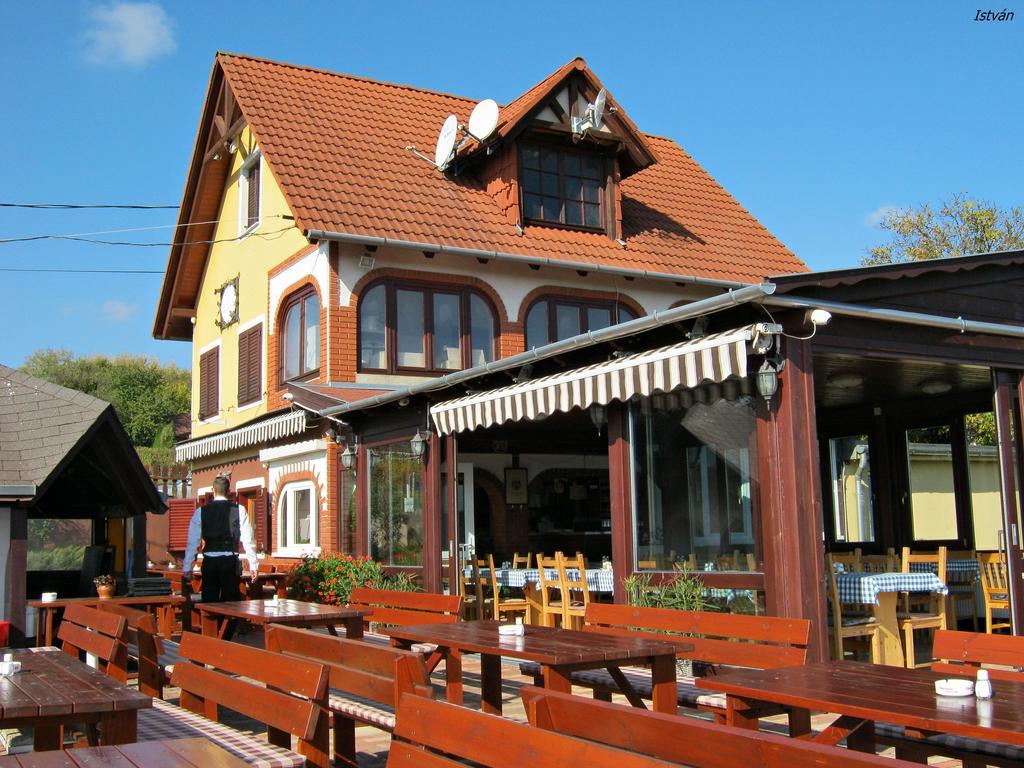 Kristaly Apartman Bed and Breakfast Hévíz Exteriör bild