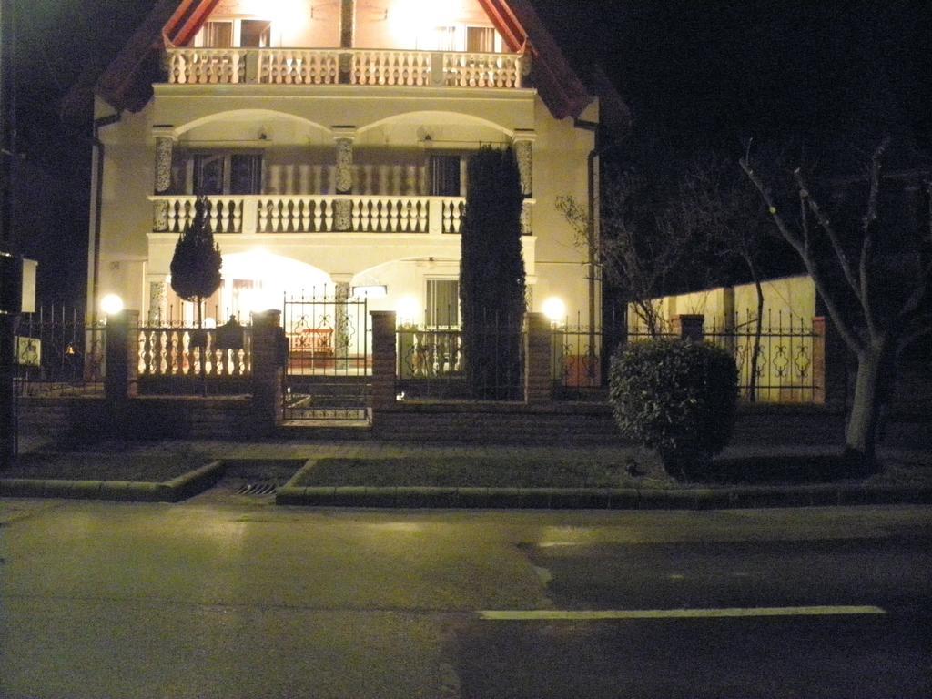 Kristaly Apartman Bed and Breakfast Hévíz Exteriör bild