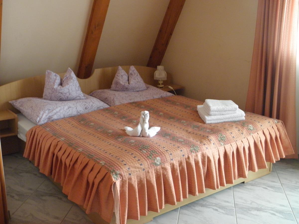 Kristaly Apartman Bed and Breakfast Hévíz Exteriör bild